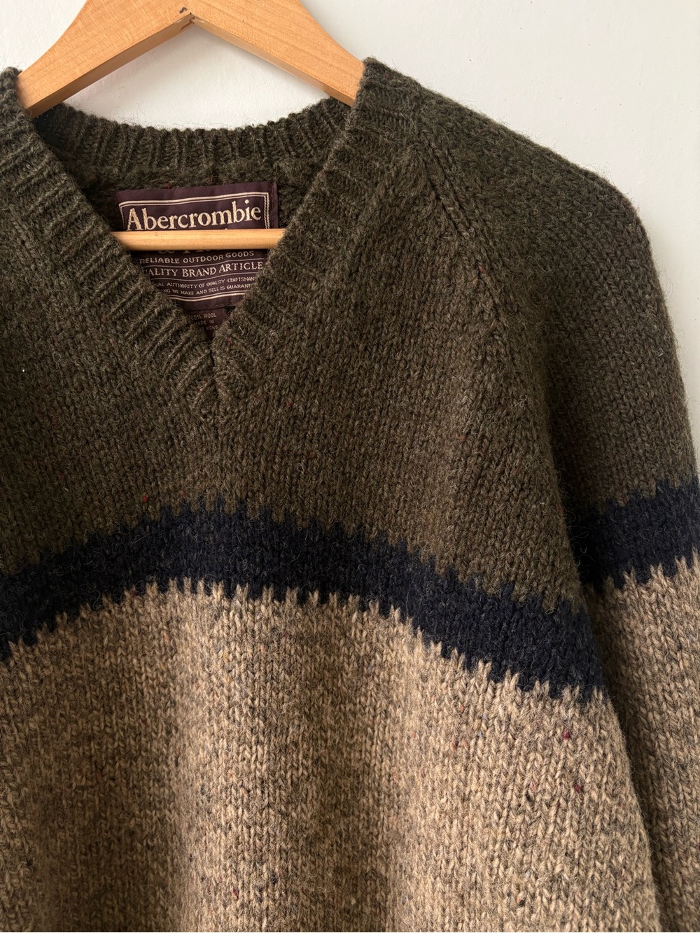 Vintage Abercrombie & Fitch 100% Wool  V-Neck Sweater Men’s Large 90's - Picture 4 of 4